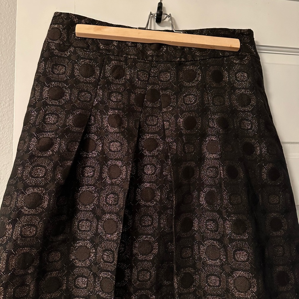 Ann Taylor pleated skirt size 6. Black with copper colored threads.